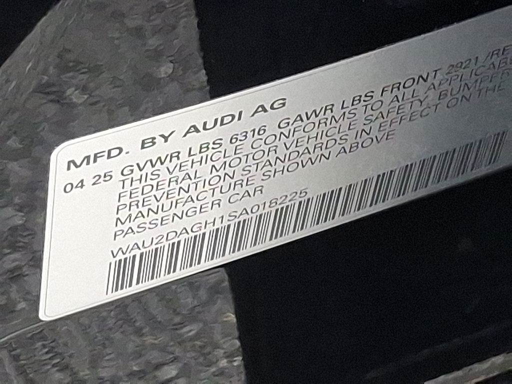 Thumbnail: 2025 Audi e-tron S - 25