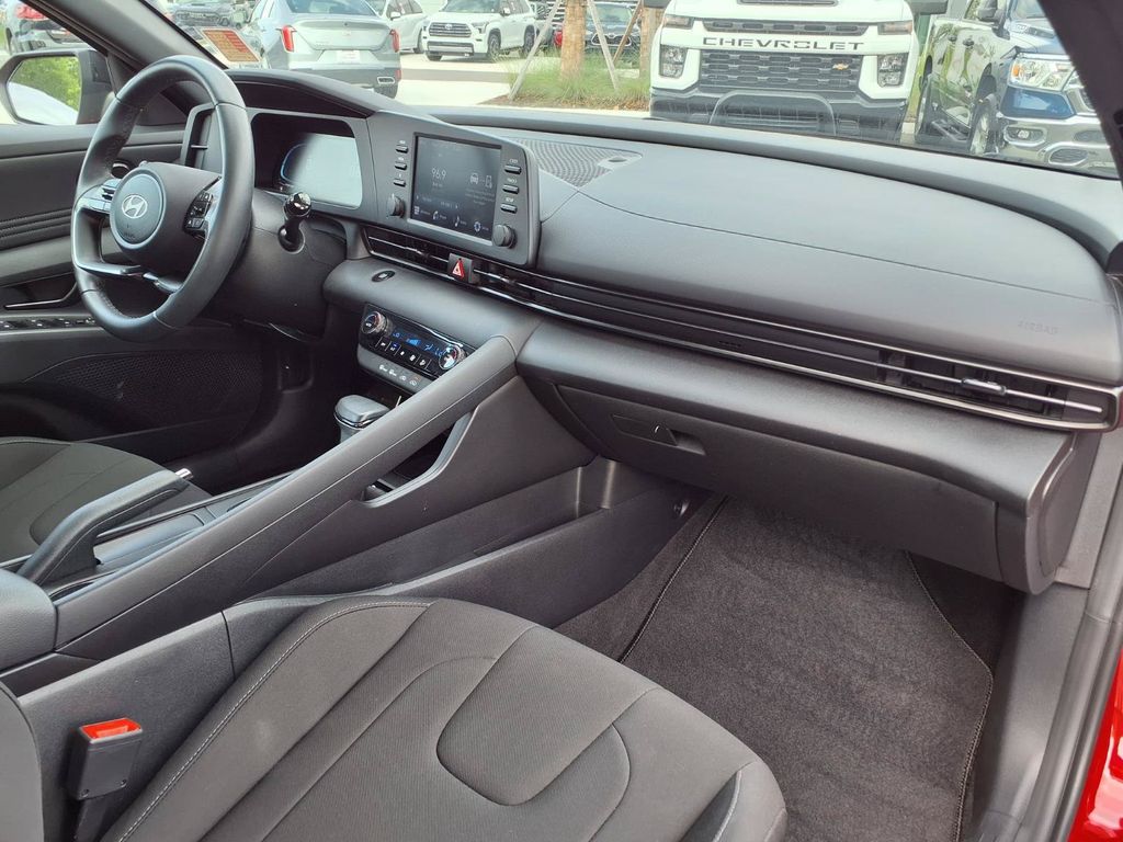Used 2025 Hyundai Elantra Sedan
