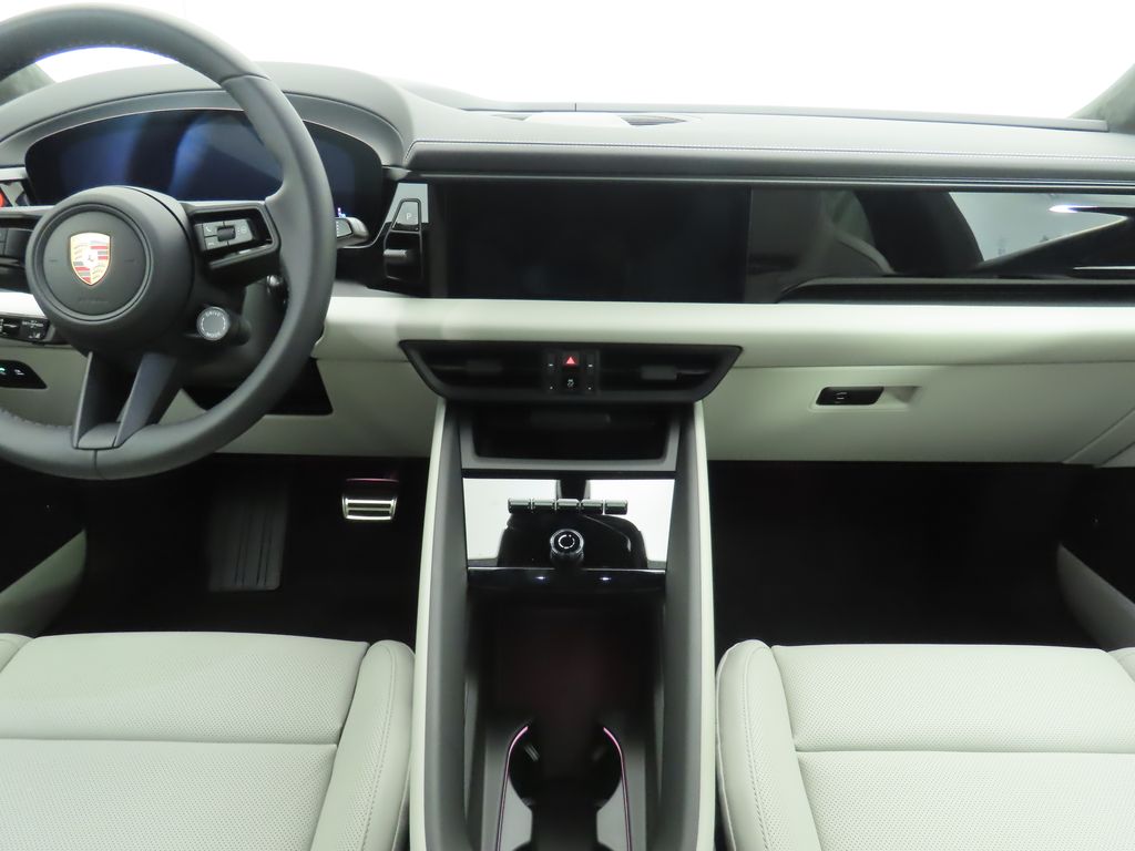Thumbnail: 2025 Porsche Macan - 16