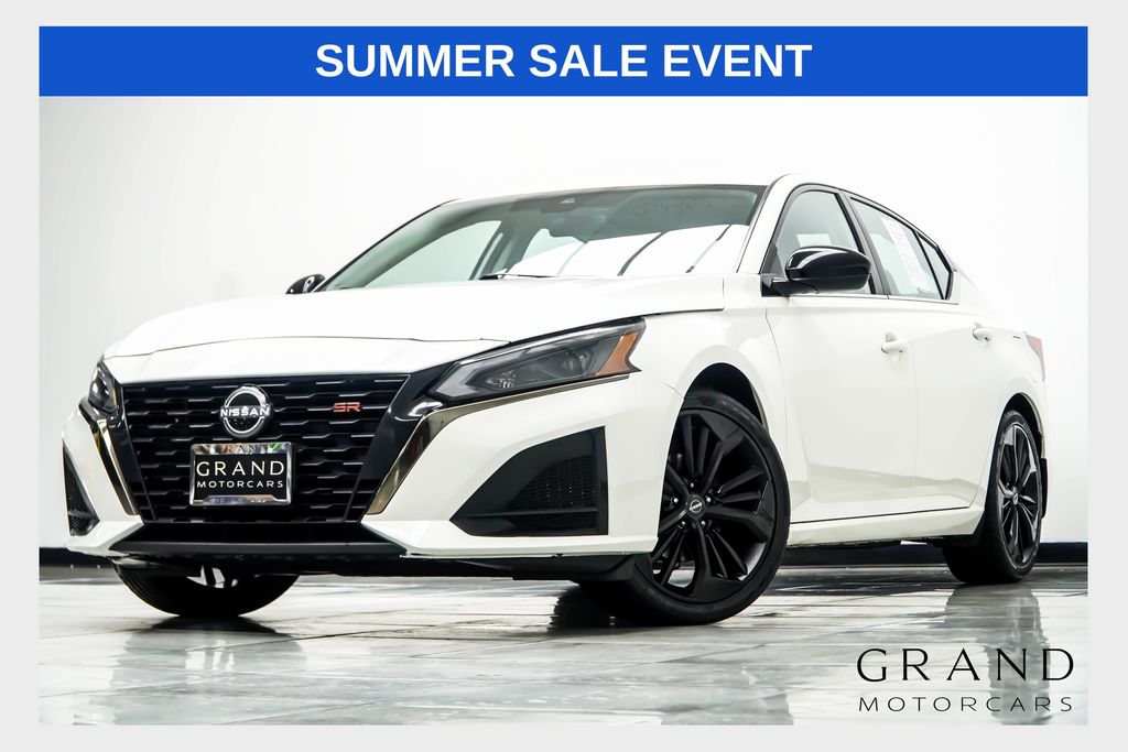 Pearl White Tricoat 2024 Nissan Altima Sedan Front-Wheel Drive Continuously Variable Transmission