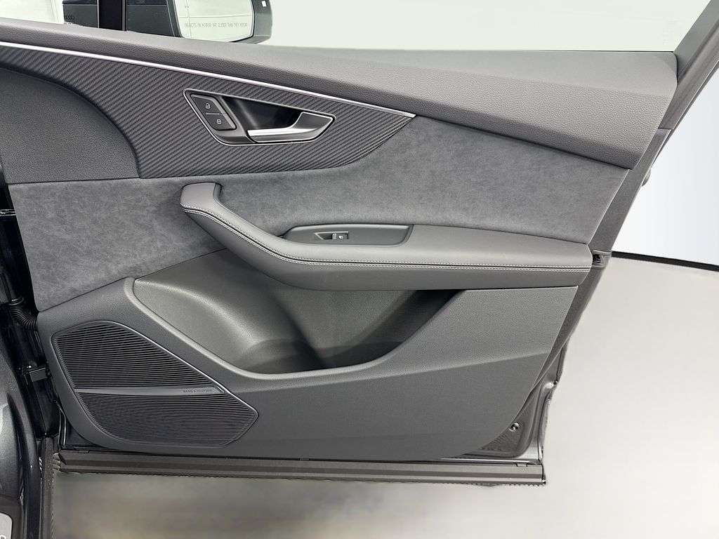 Thumbnail: 2026 Audi SQ7 - 24