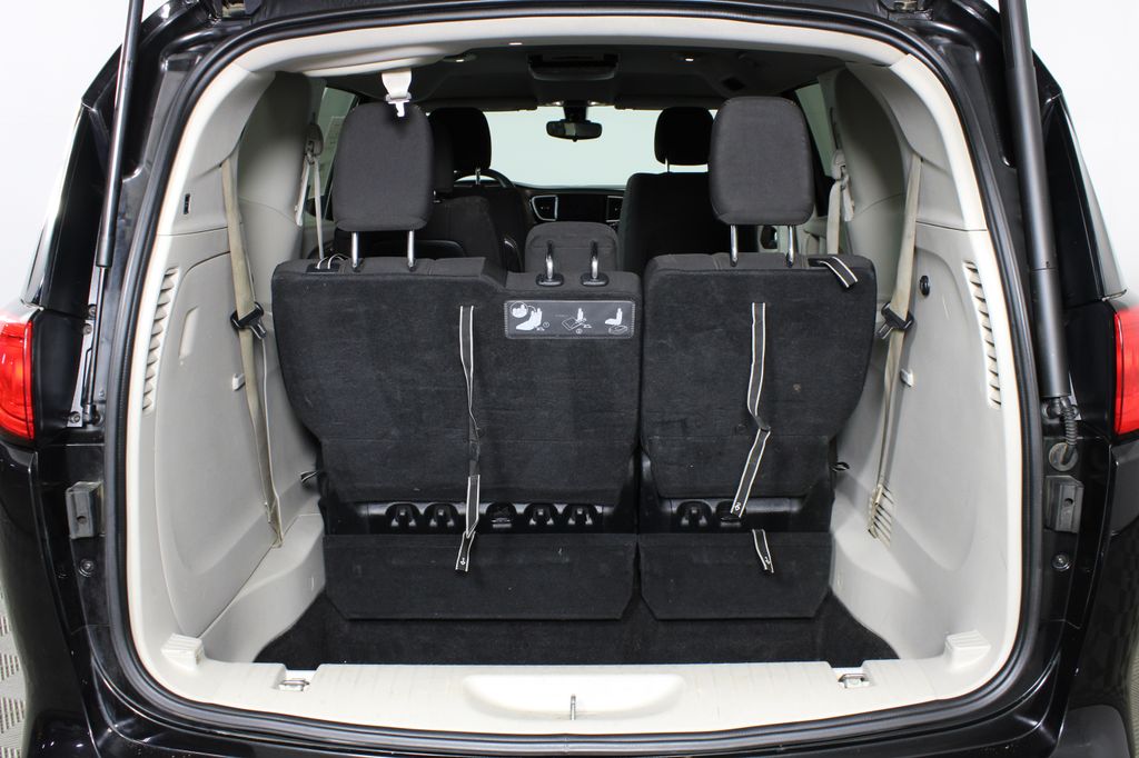 Used 2017 Chrysler Pacifica for sale in 