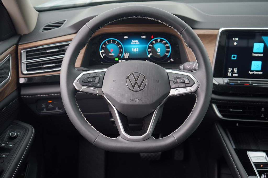 2025 Volkswagen Atlas SE 9