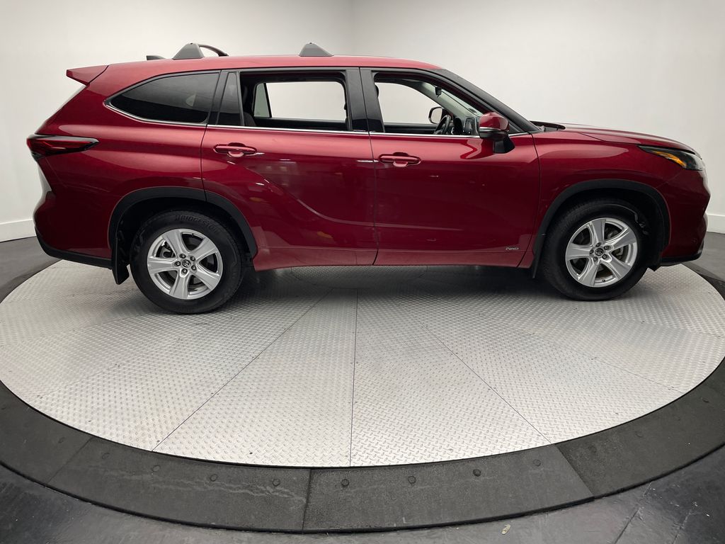Thumbnail: 2022 Toyota Highlander - 4