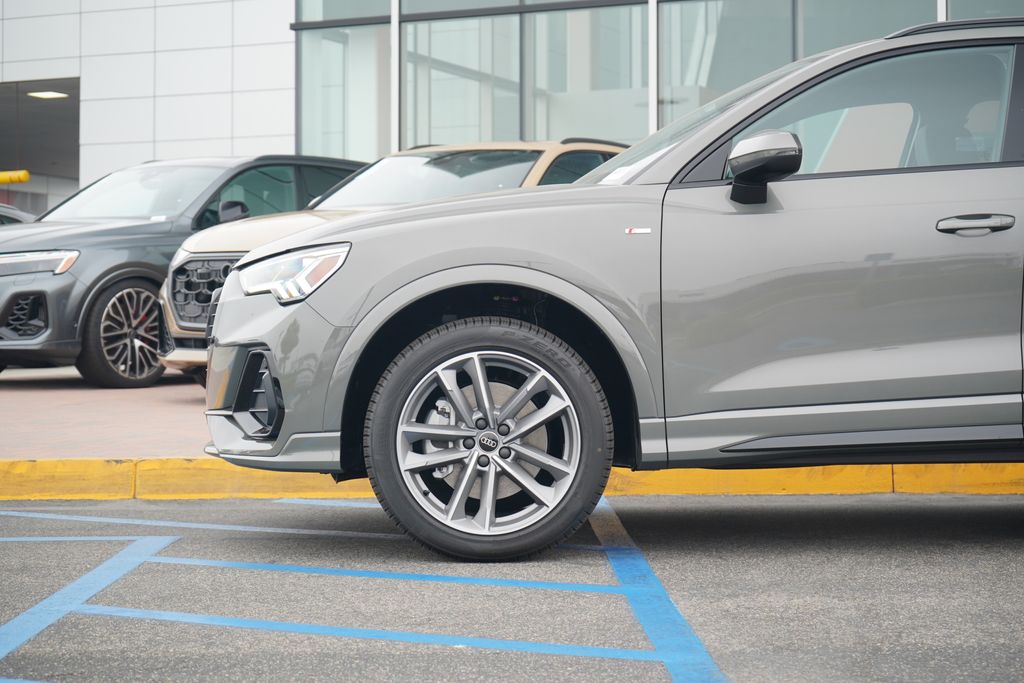 Thumbnail: 2025 Audi Q3 - 2