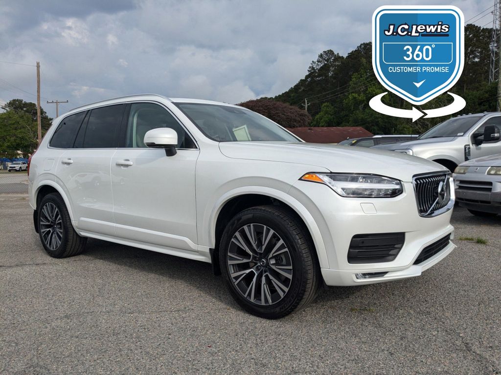 2022 Volvo XC90 T5 Momentum