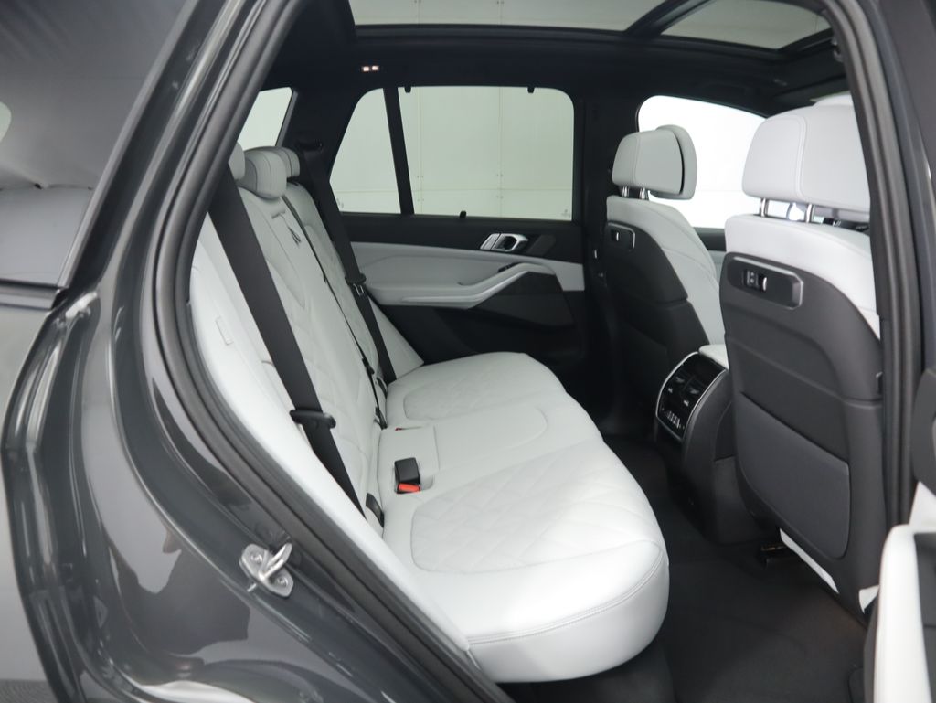 Thumbnail: 2026 BMW X5 - 23