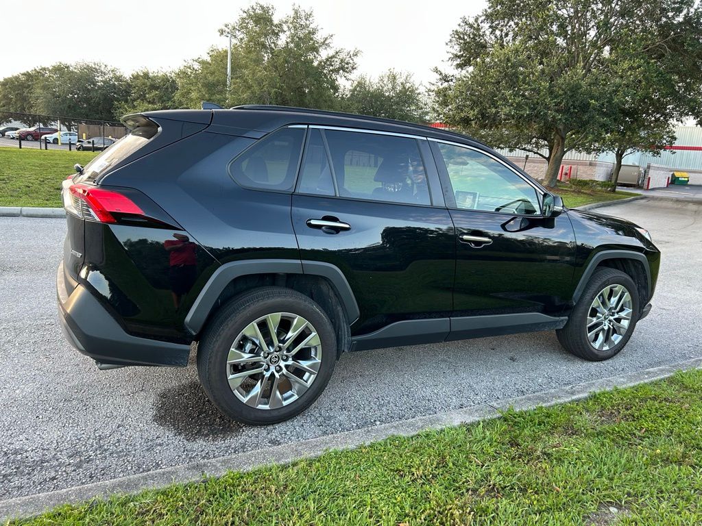Thumbnail: 2021 Toyota RAV4 - 5