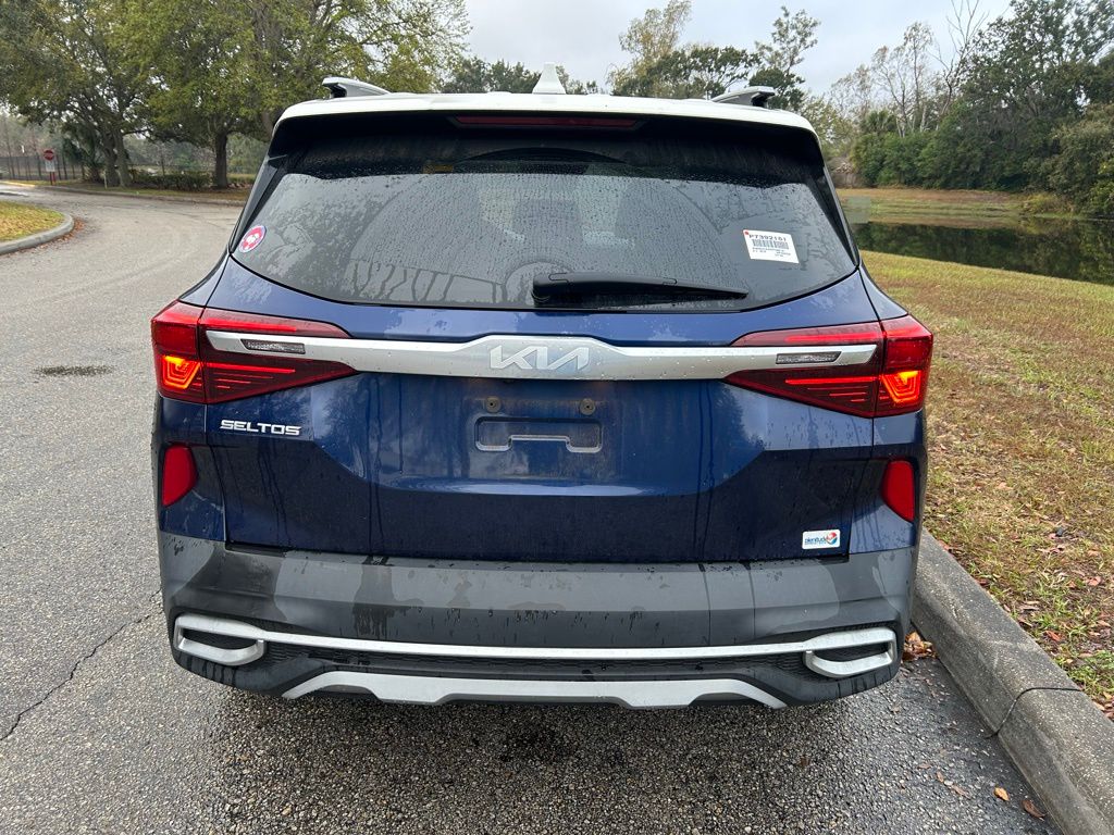 Thumbnail: 2023 Kia Seltos - 4