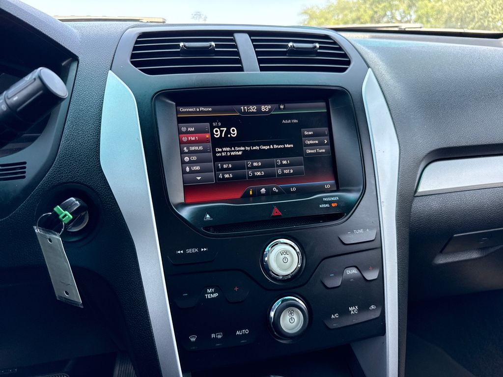 Used 2015 Black Ford XLT image 17