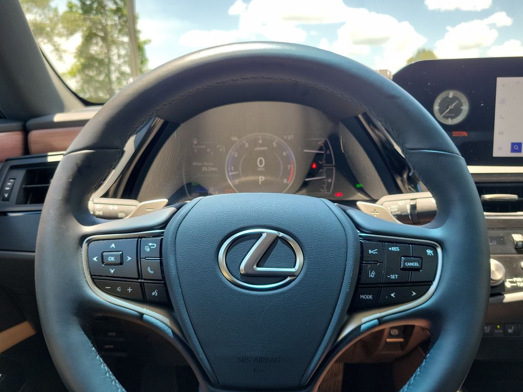 used 2025 Lexus ES car, priced at $45,998