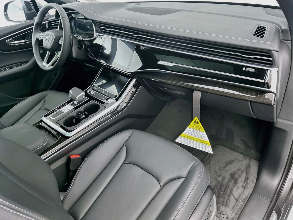 Thumbnail: 2026 Audi Q7 - 16