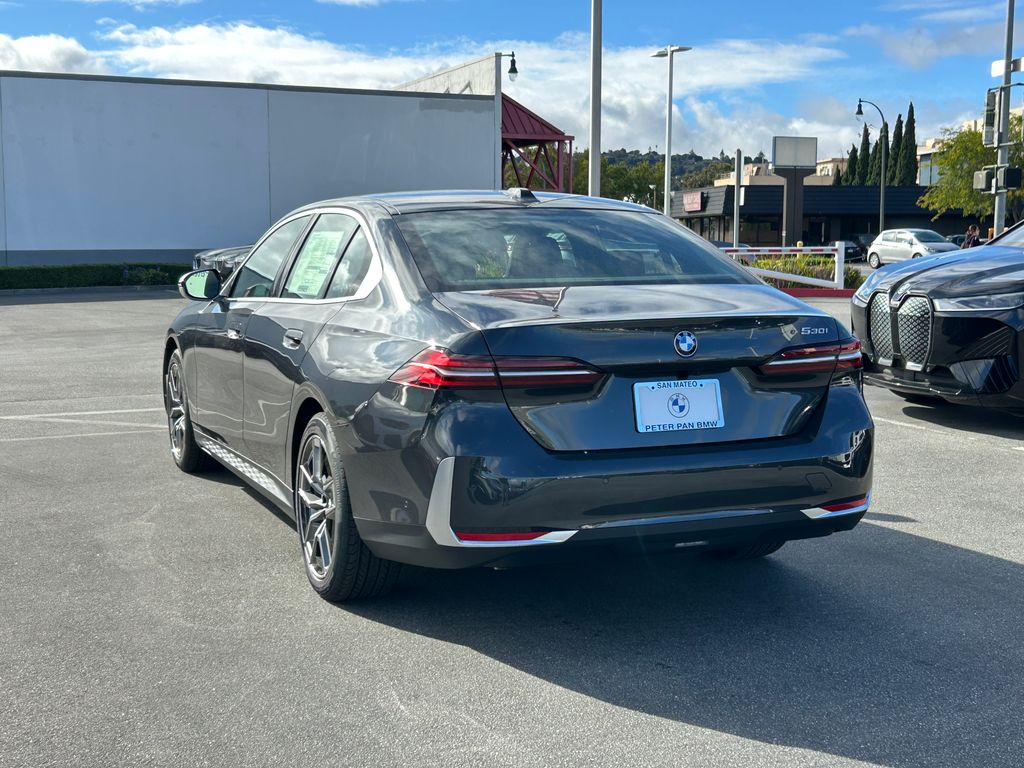 Thumbnail: 2026 BMW 5 Series - 3