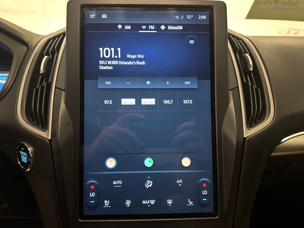 2022 Ford Edge SEL photo 18