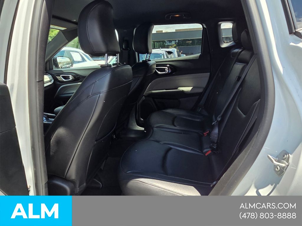 Used 2025 White Jeep Limited image 5