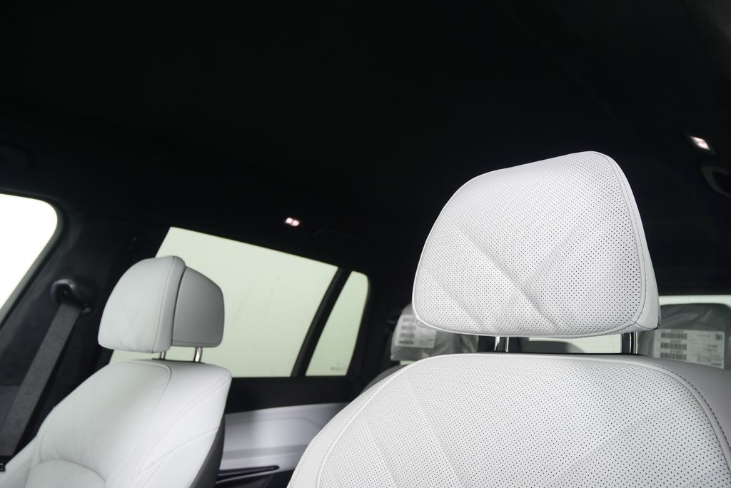 Thumbnail: 2026 BMW X7 - 11