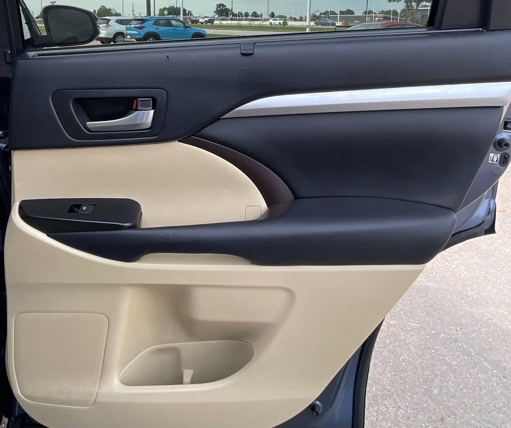 2016 Toyota Highlander XLE V6 Blue at Gullo Toyota