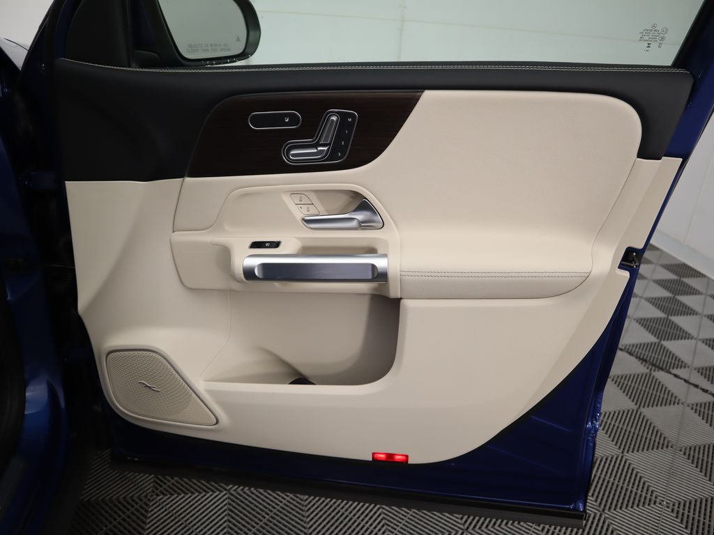 2025 Mercedes-Benz GLB 250 26