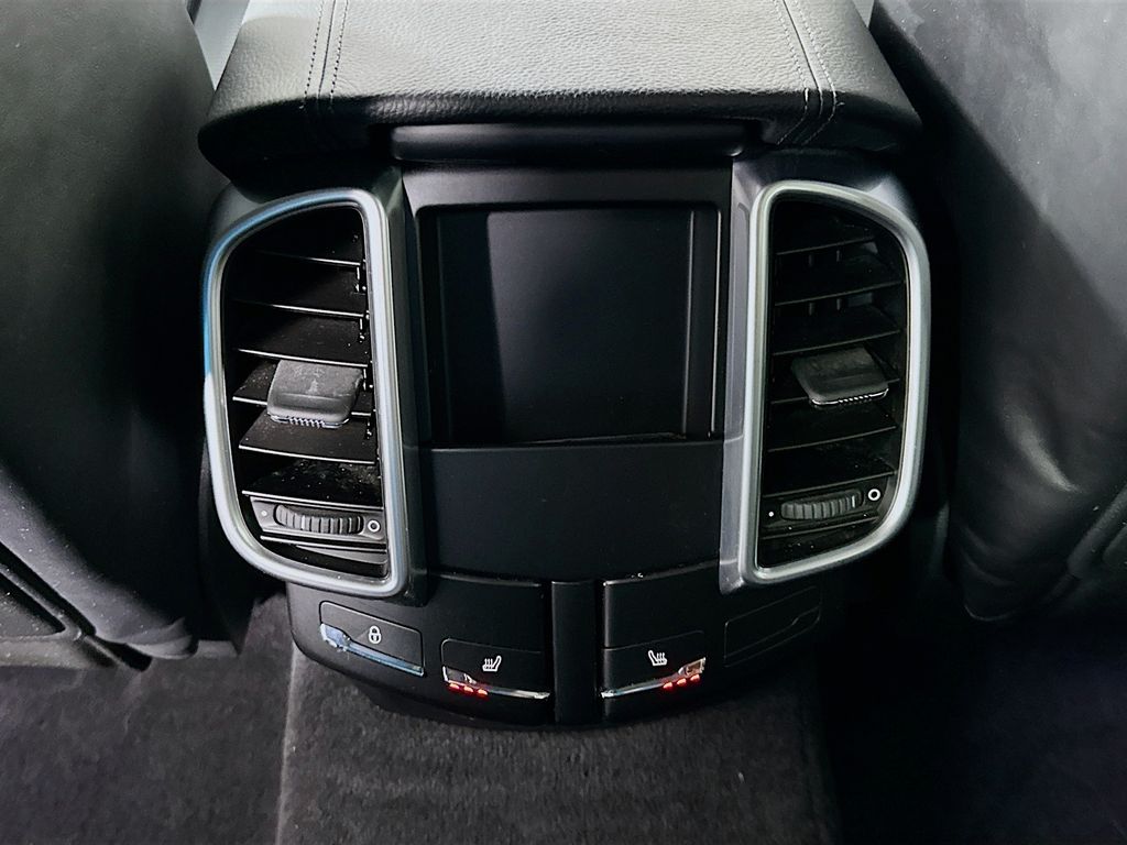 Thumbnail: 2017 Porsche Cayenne - 26