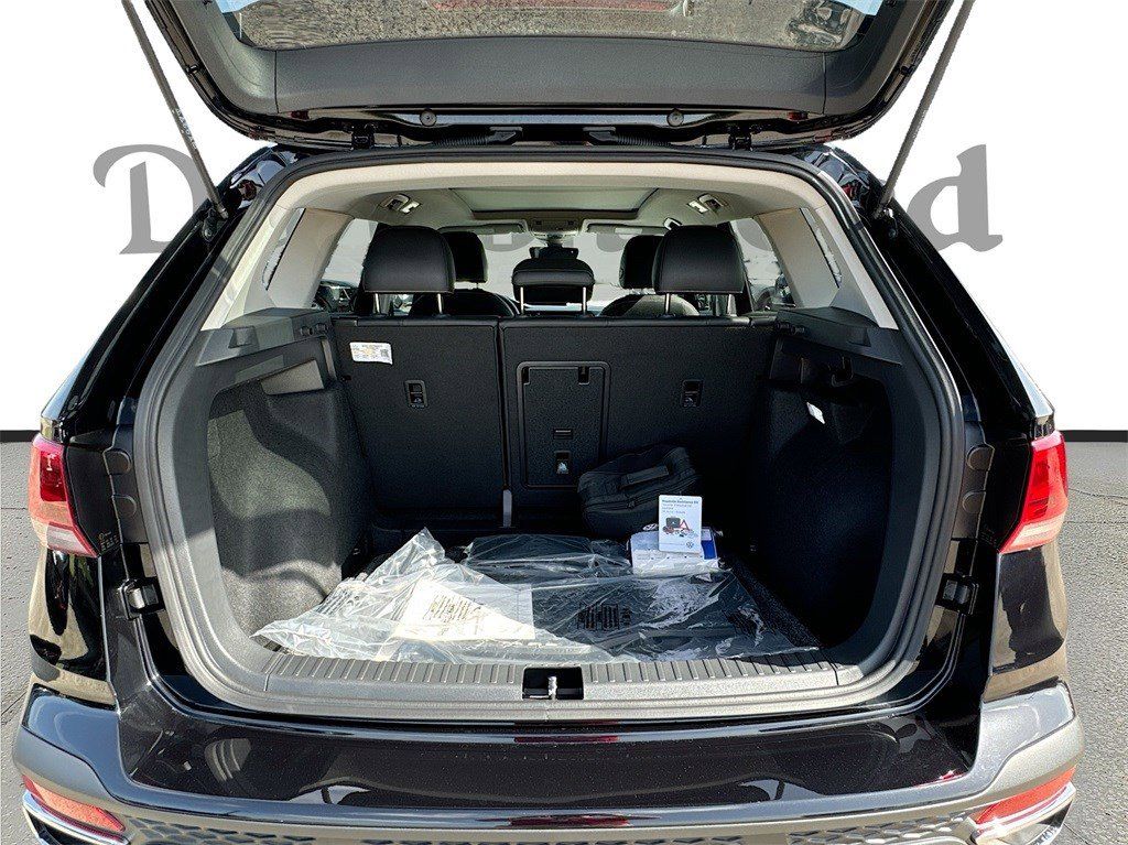 New 2024 Black Pearl Volkswagen 1.5T SE image 29