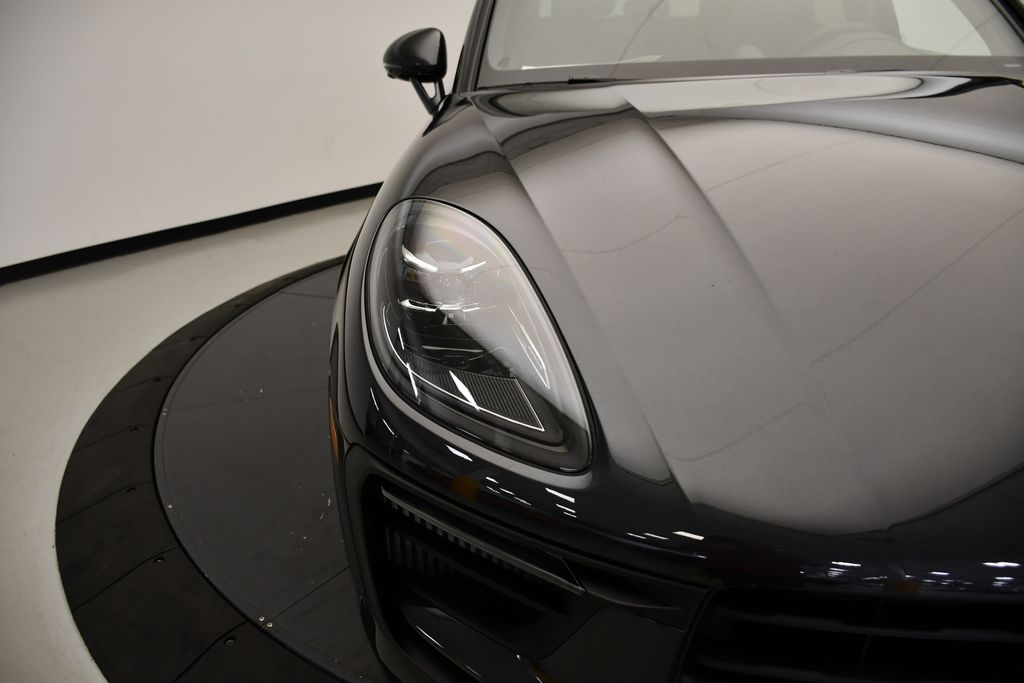 Thumbnail: 2026 Porsche Macan - 14