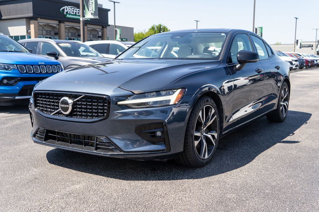 2024 Volvo S60 B5 Core Dark Theme FWD   