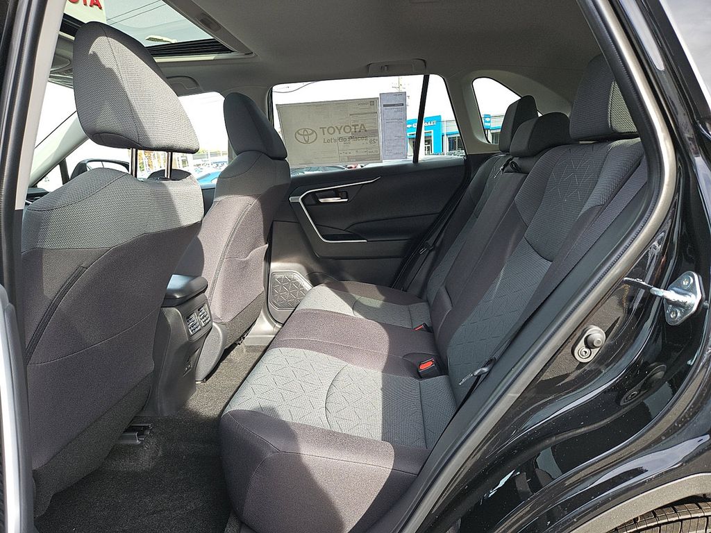 Thumbnail: 2025 Toyota RAV4 - 8