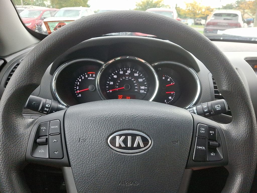 Thumbnail: 2013 Kia Sorento - 20