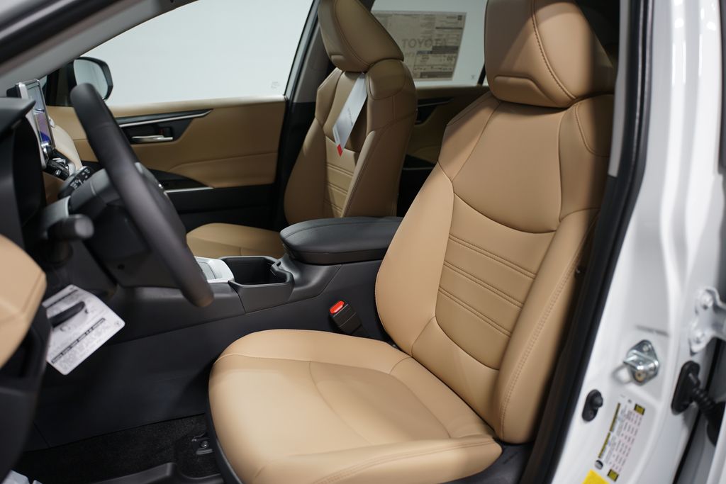 2025 Toyota RAV4 XLE Premium 27