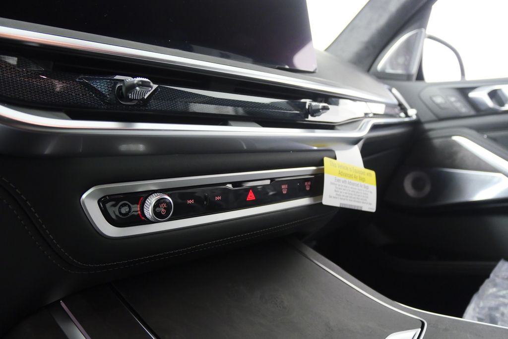 Thumbnail: 2026 BMW X7 - 23