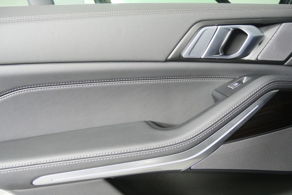 Thumbnail: 2025 BMW X5 - 14