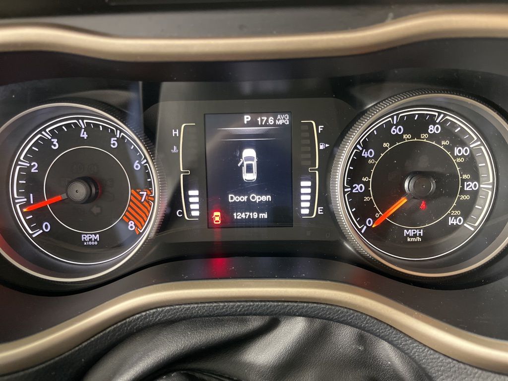 Thumbnail: 2015 Jeep Cherokee - 32