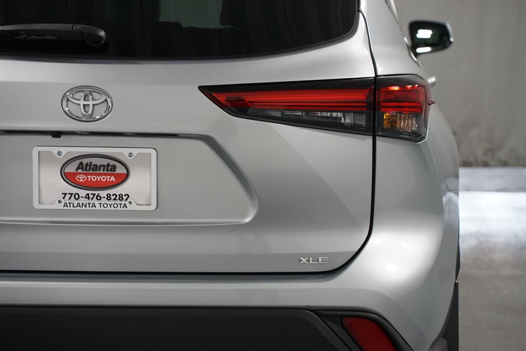Thumbnail: 2023 Toyota Highlander - 10