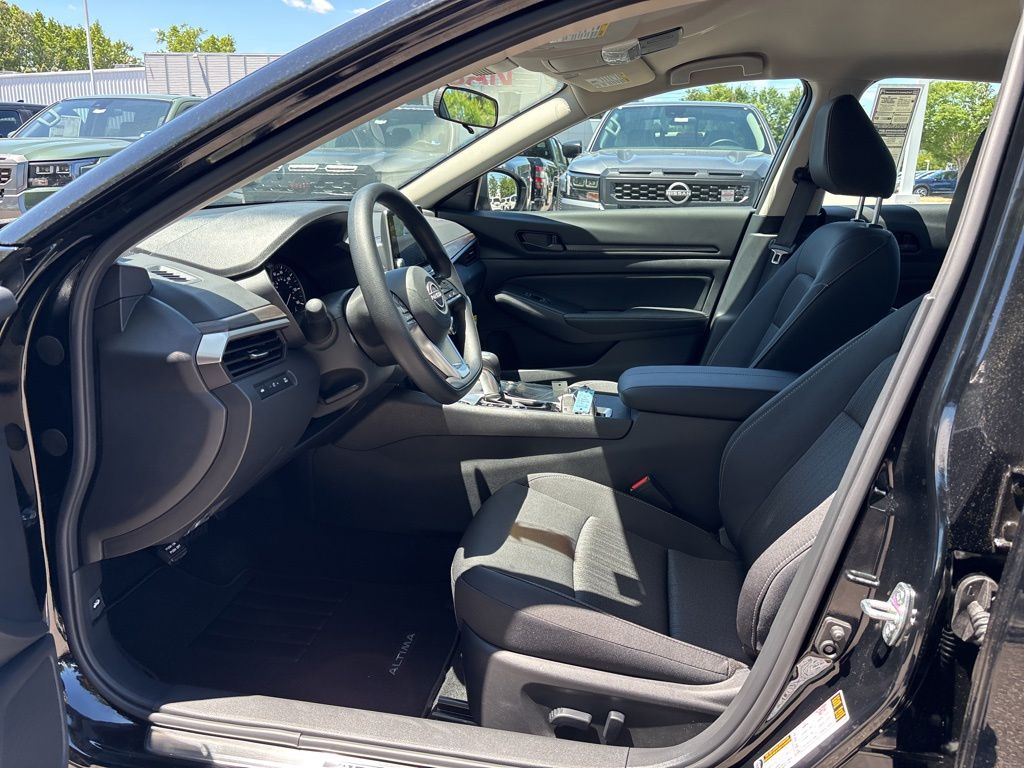 New 2026 Black Nissan 2.5 SV image 9