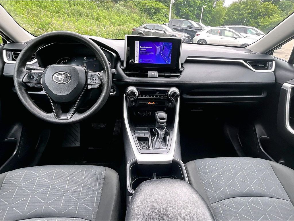 2024 Toyota RAV4 — photo 21