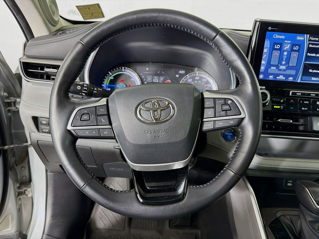 Used 2022 Toyota Highlander Hybrid SUV
