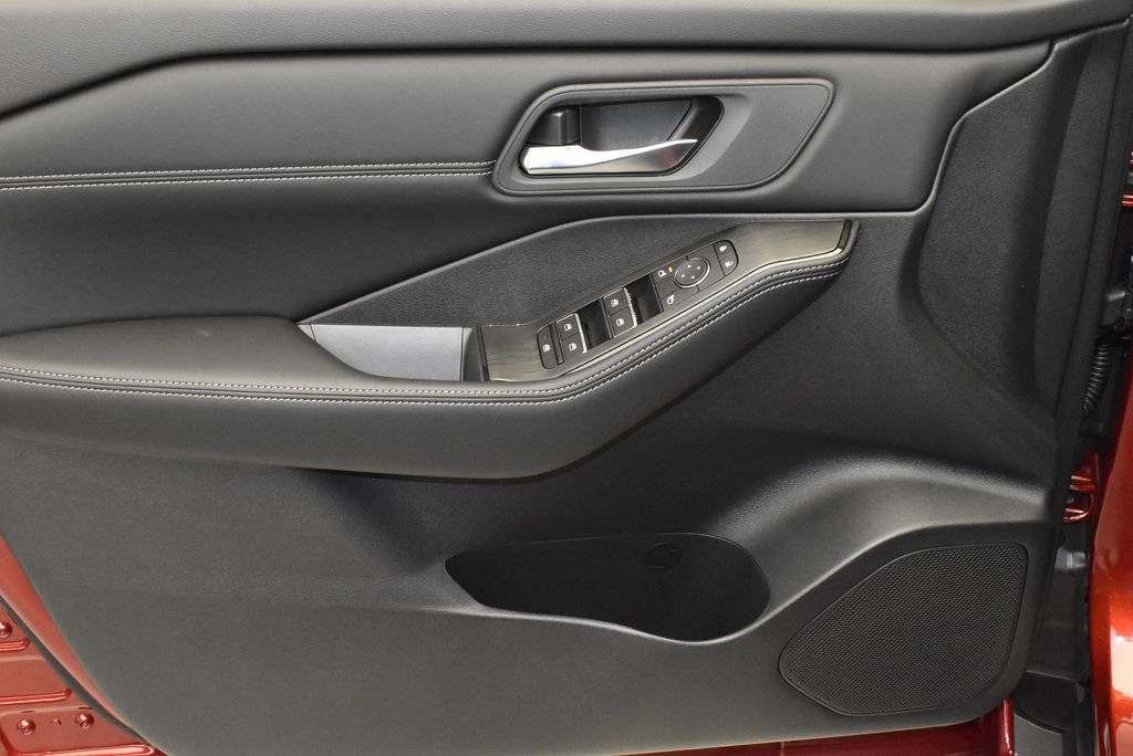 2025 Nissan Rogue SL 10