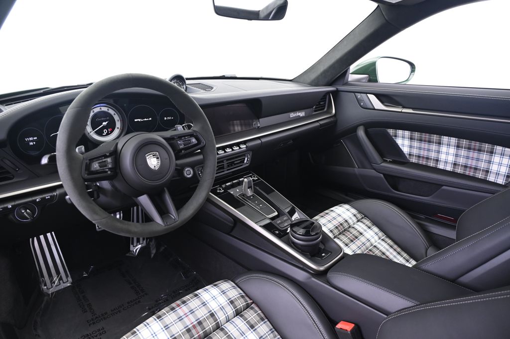Thumbnail: 2025 Porsche 911 - 4