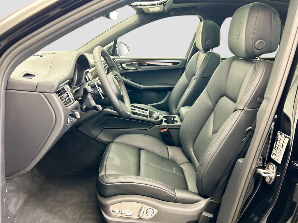 Thumbnail: 2026 Porsche Macan - 5