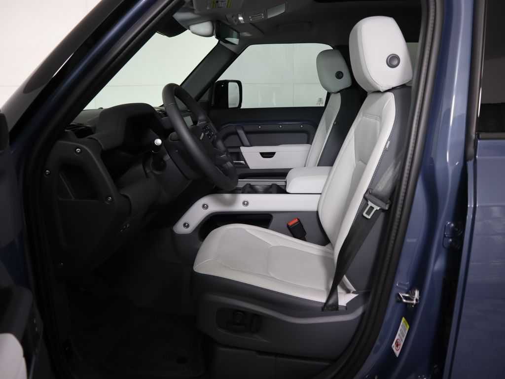 Thumbnail: 2025 Land Rover Defender - 20