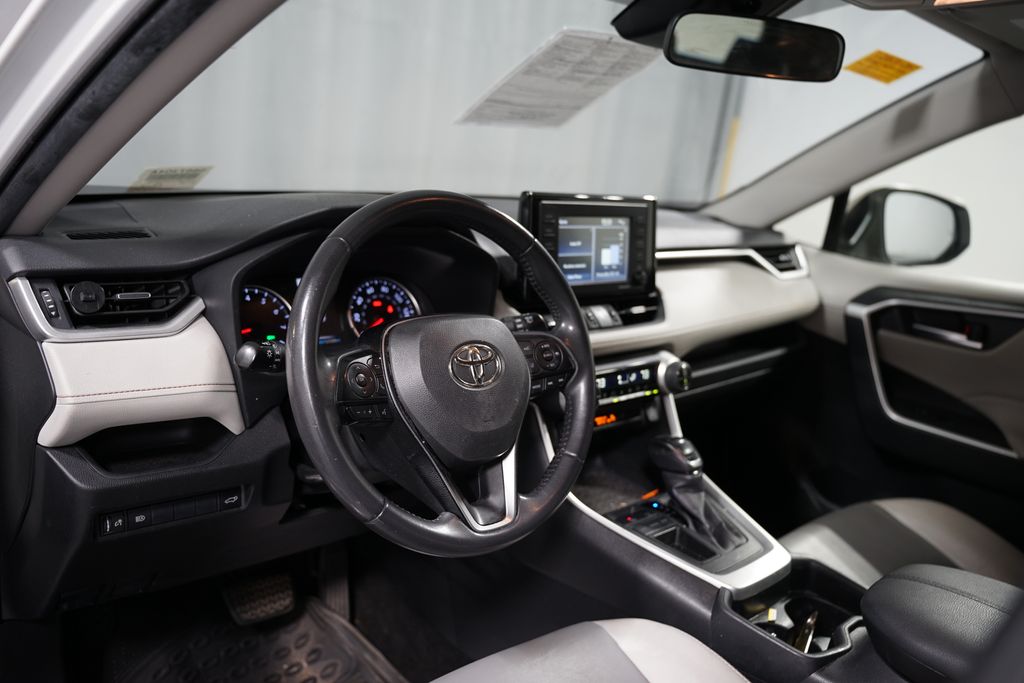 2020 Toyota RAV4 XLE Premium 7