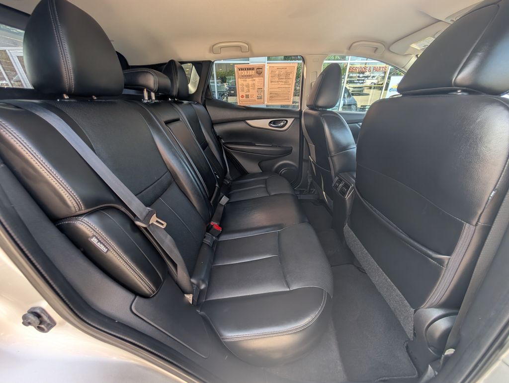 Used 2020 Silver Nissan SL image 27