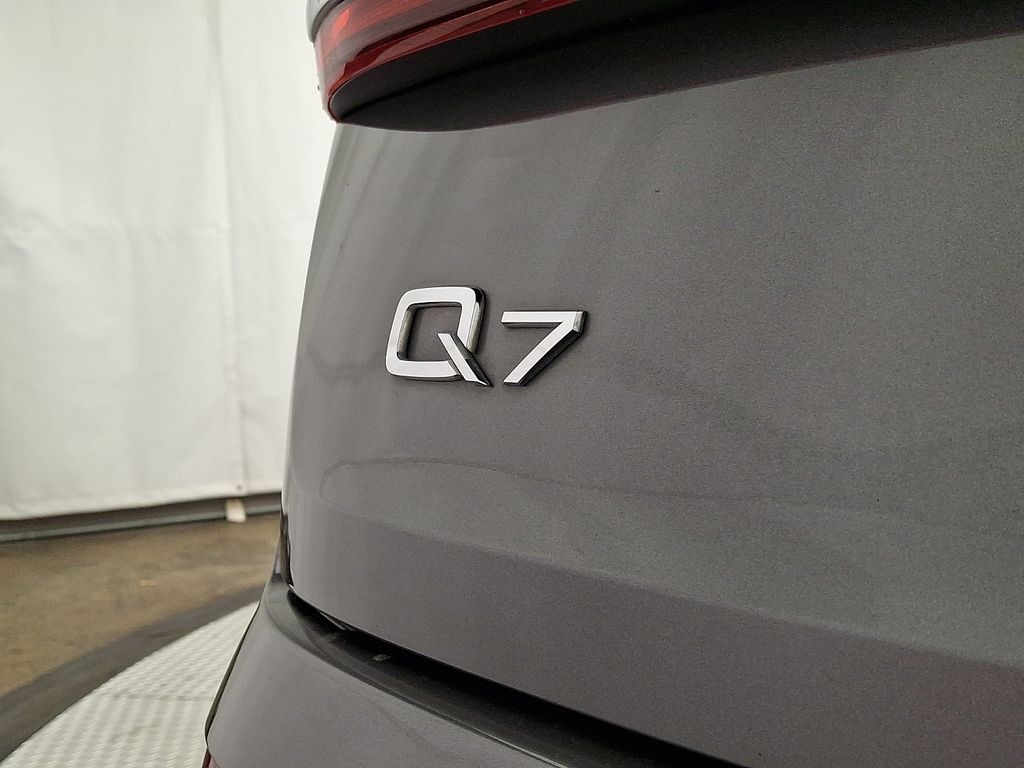 Thumbnail: 2020 Audi Q7 - 32