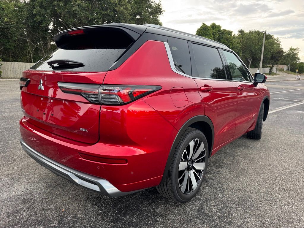 2025 Mitsubishi Outlander SEL photo 7