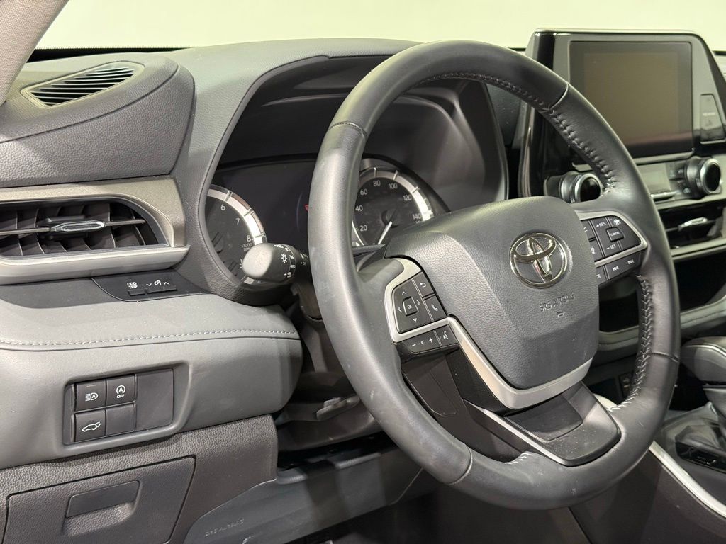 Thumbnail: 2025 Toyota Highlander - 17