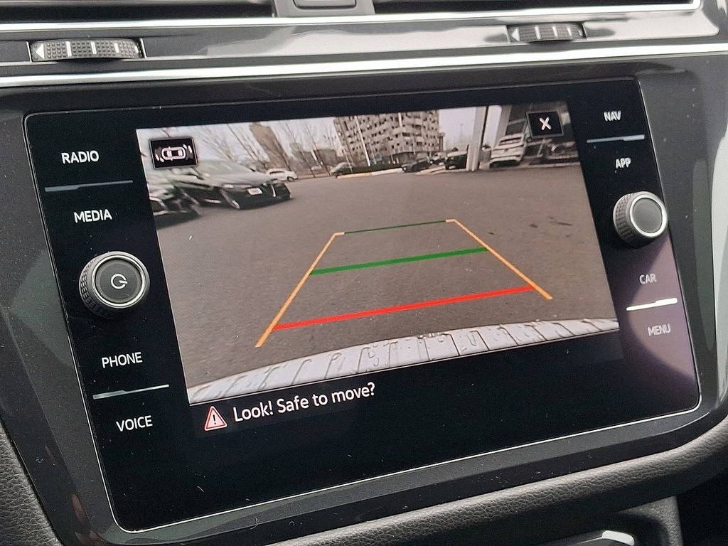 Thumbnail: 2022 Volkswagen Tiguan - 19