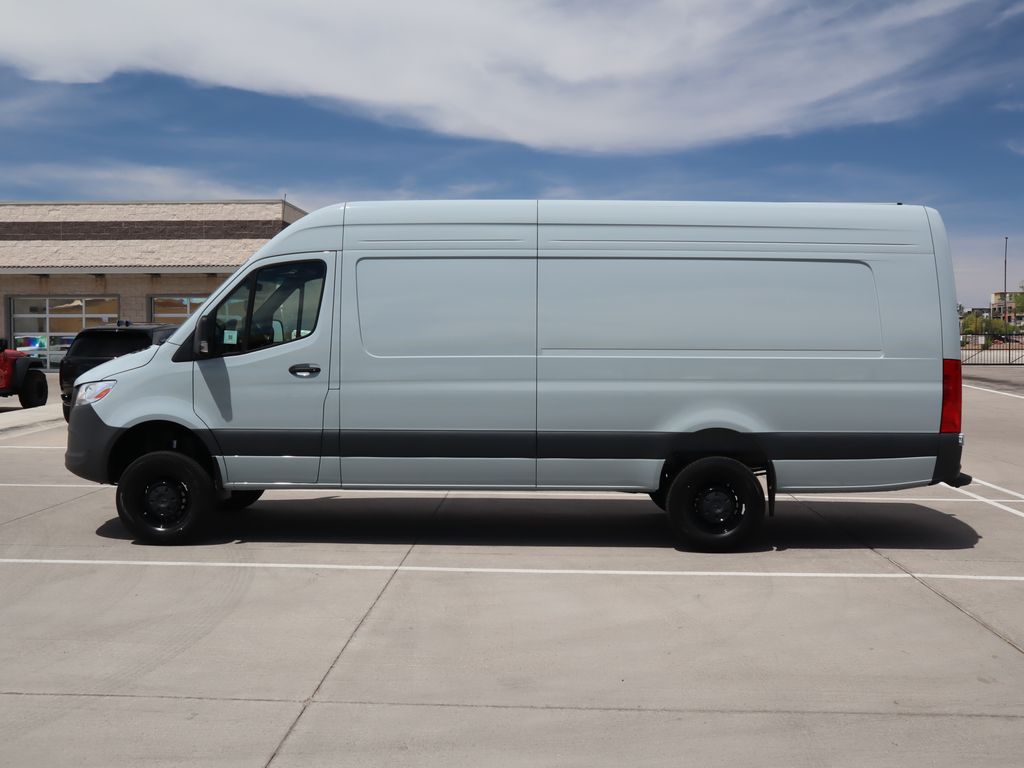 Thumbnail: 2025 Mercedes-Benz Sprinter - 8