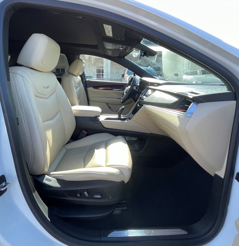 2019 Cadillac XT5 Luxury White at Cook Ford