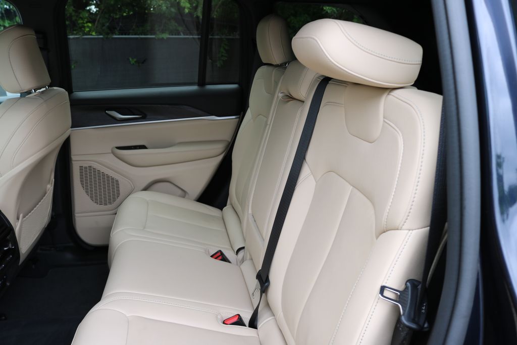 Used Car 2023 Jeep Grand Cherokee  Limited For Sale Under $35,000 In Austin, Texas