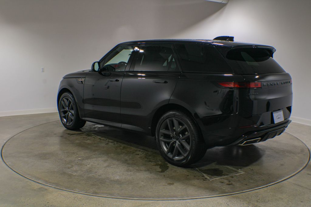 New 2026 Black Land Rover Dynamic SE image 4